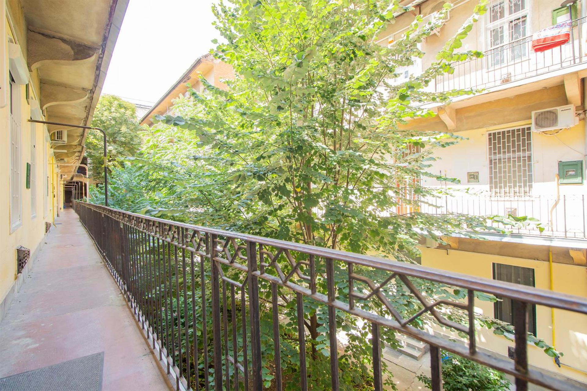 Cozy Apartment In Akacfa Street Budapesta Exterior foto