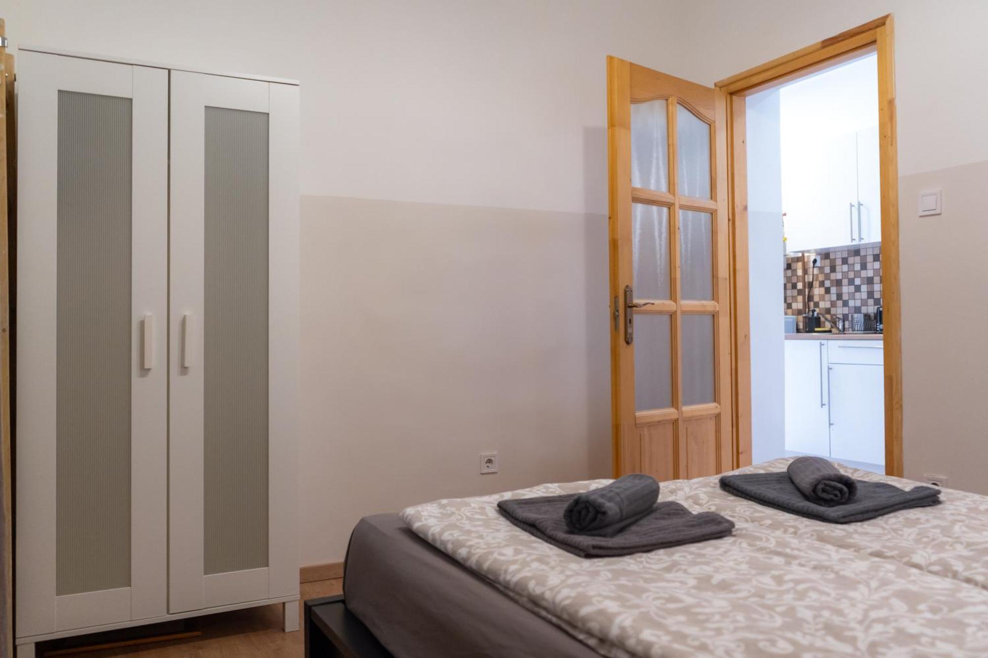 Cozy Apartment In Akacfa Street Budapesta Exterior foto